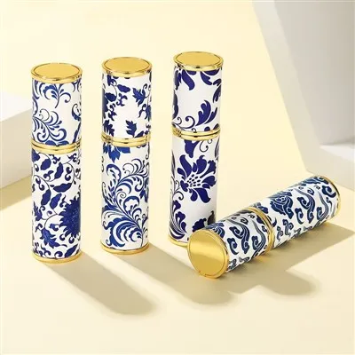 Üres parfümporlasztó